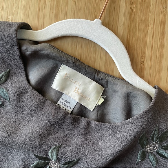 Embroidered Sleeveless Blouse - Picture 6 of 6